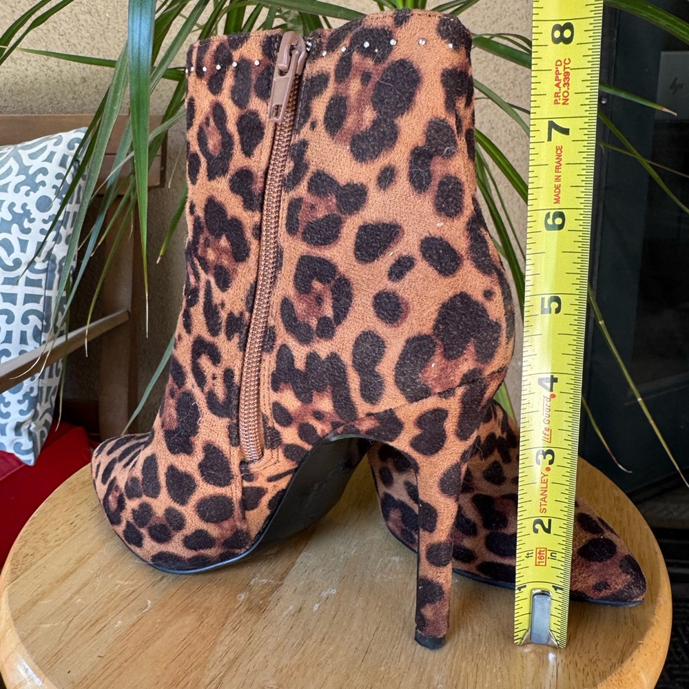 Leopard Print Pointy-Toe Booties - Picture 4 of 9